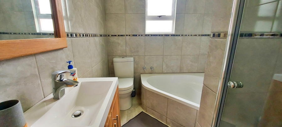 4 Bedroom Property for Sale in Struisbaai Western Cape